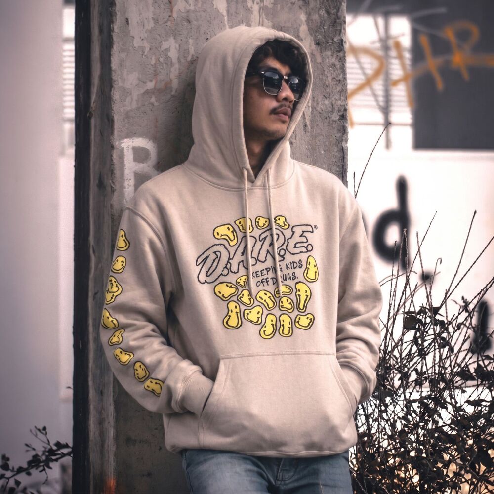 DARE Hoodie Mens Medium Keeping Kids Off Drugs Happy Face Tan Sweatshirt Smiley